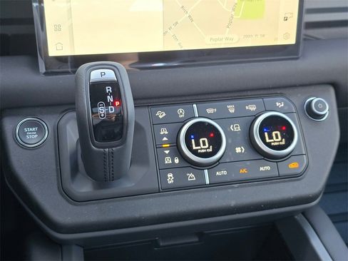 New 2025 Land Rover Defender 90 X-Dynamic SE image 15