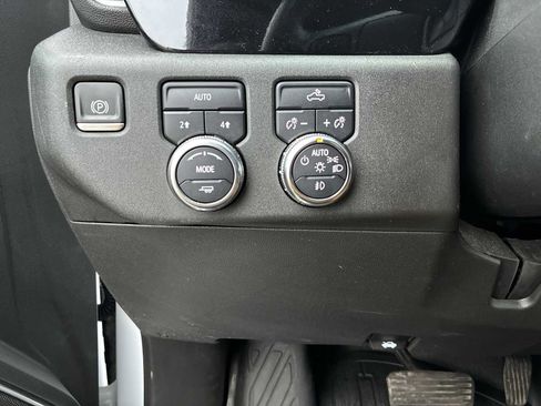 Used 2023 GMC Sierra 1500 Elevation w/ LPO, Elevation Black Package image 17