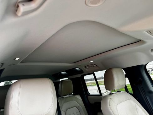 Used 2020 Land Rover Defender 110 SE image 14