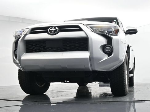 Used 2021 Toyota 4Runner SR5 AWD/4WD image 30