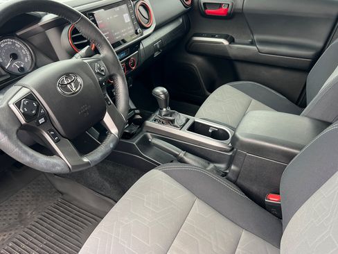 Used 2021 Toyota Tacoma TRD Off-Road AWD/4WD image 9