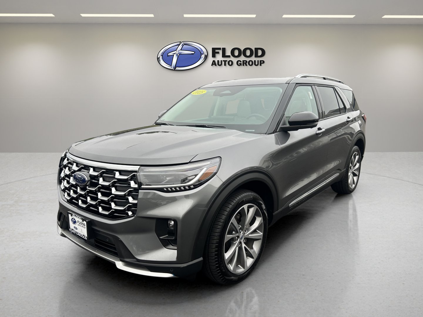 Used 2025 Ford Explorer Platinum w/ Ultimate Package AWD/4WD image 3