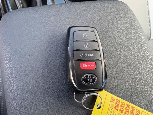 Used 2026 Toyota Camry SE FWD image 29