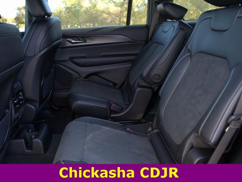 New 2025 Jeep Grand Cherokee L Altitude image 14