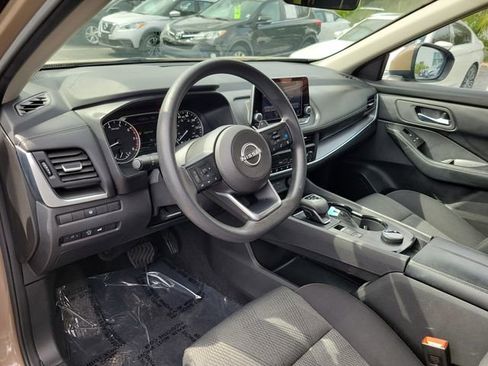 Used 2024 Nissan Rogue SV image 12