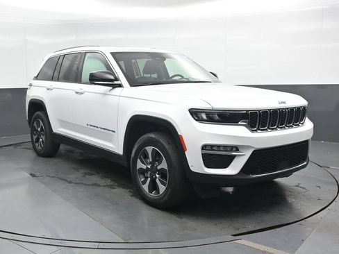 Used 2022 Jeep Grand Cherokee Limited 4xe w/ Luxury Tech Group II AWD/4WD image 4