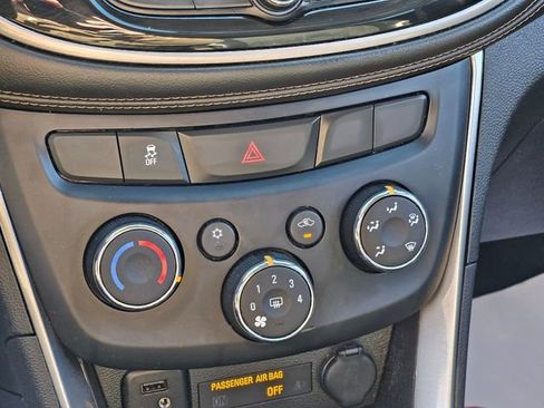 Used 2019 Chevrolet Trax LT w/ LT Convenience Package image 24