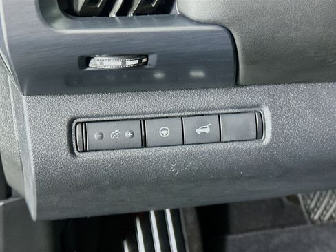 Used 2023 Nissan Pathfinder SL w/ Black Appearance Package AWD/4WD image 17