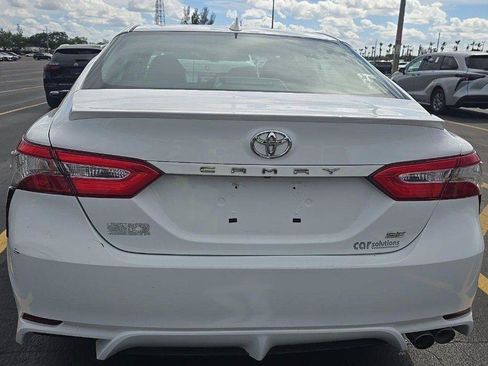 Used 2019 Toyota Camry SE FWD image 8
