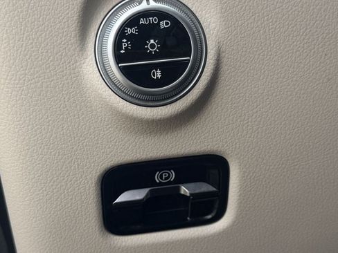 Used 2025 Mercedes-Benz C 300 Sedan image 19