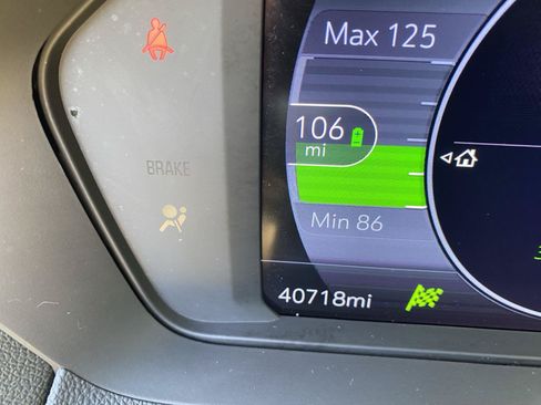 Used 2023 Chevrolet Bolt EUV LT w/ Convenience Package FWD image 23