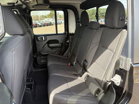 Used 2022 Jeep Gladiator Sport AWD/4WD image 13