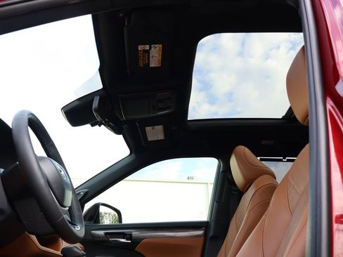 Used 2023 Toyota Highlander Platinum image 40