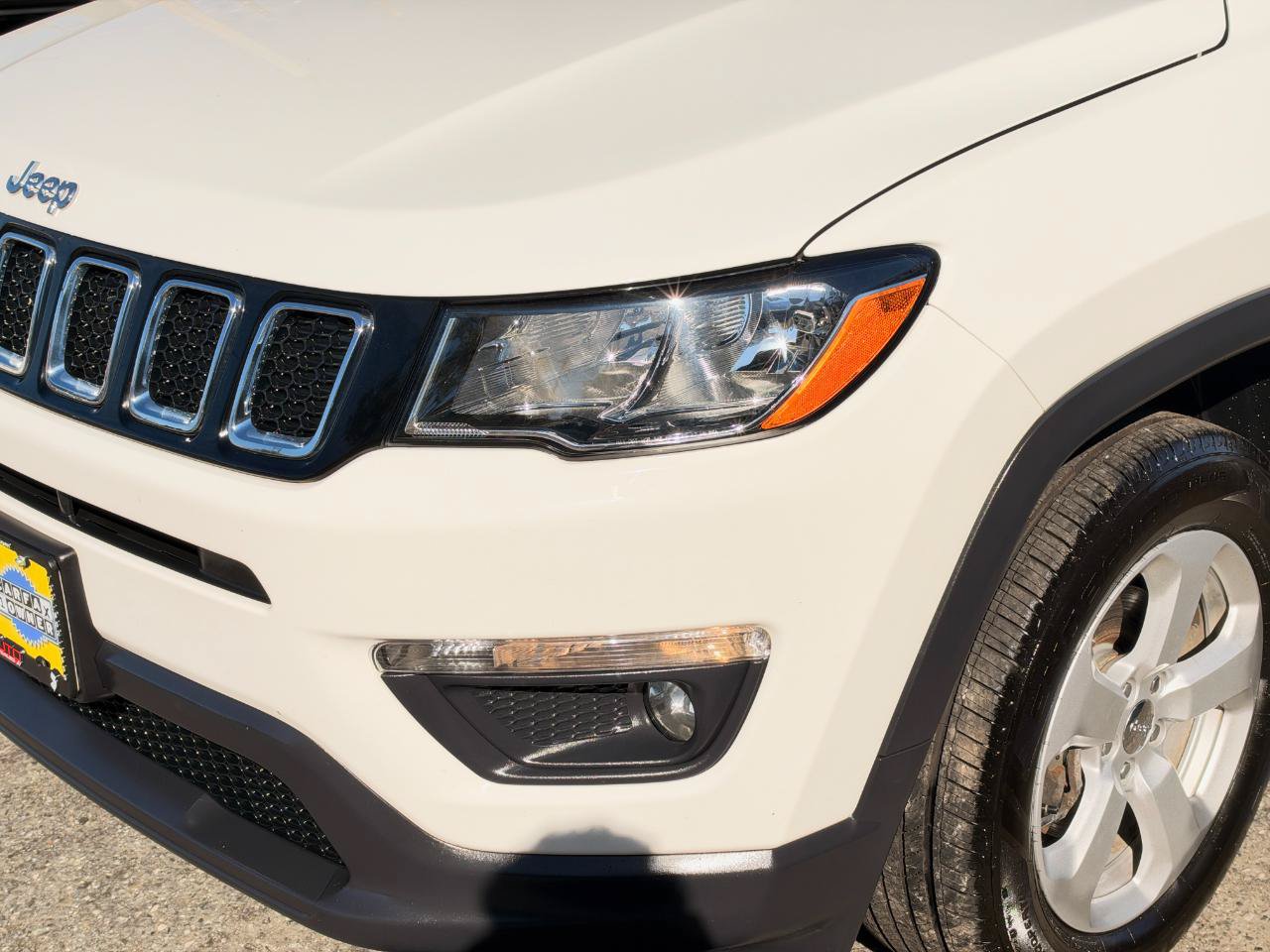 Used 2018 Jeep Compass Latitude w/ Popular Equipment Group AWD/4WD image 9