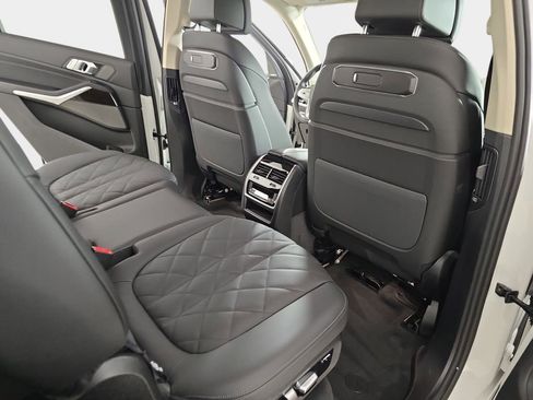 Used 2026 BMW X7 xDrive40i w/ Premium Package image 12