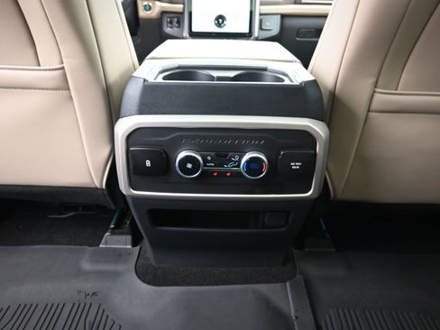 Used 2022 Ford Expedition Limited image 24
