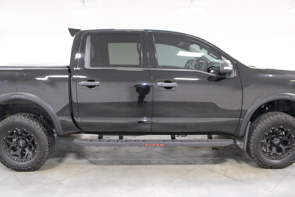 Used 2023 Nissan Titan PRO-4X w/ Pro-4x Convenience Package AWD/4WD image 11