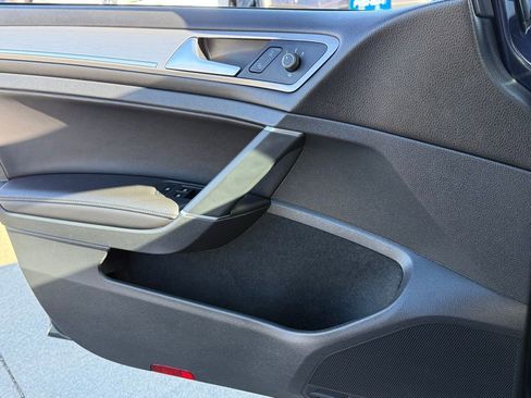 Used 2016 Volkswagen Golf SE w/ Lighting Package image 29