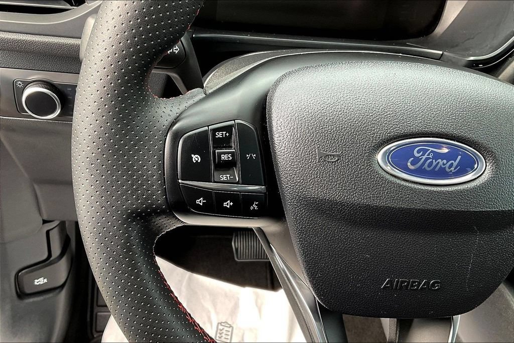 Used 2025 Ford Escape ST-Line AWD/4WD image 14