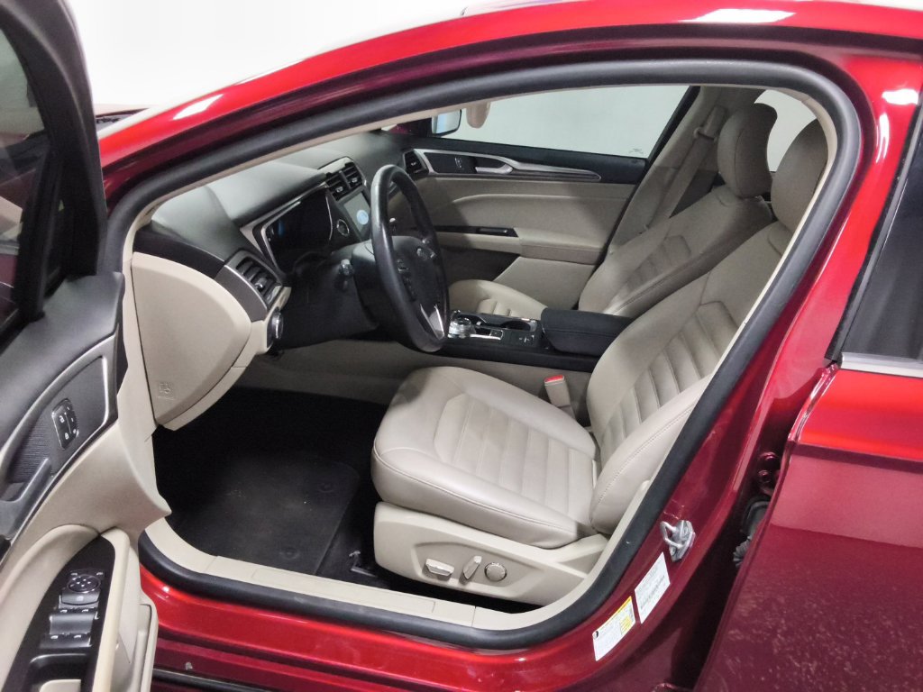 Used 2019 Ford Fusion SEL FWD image 13