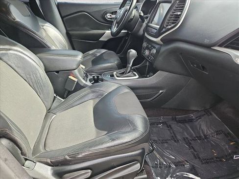 Used 2018 Jeep Cherokee Latitude Plus image 22