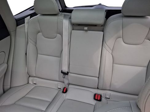 Used 2022 Volvo XC60 B5 Inscription w/ Advanced Package FWD image 16