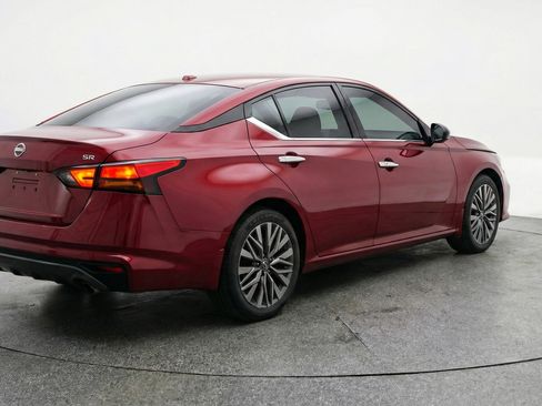 Used 2025 Nissan Altima 2.5 SV image 9