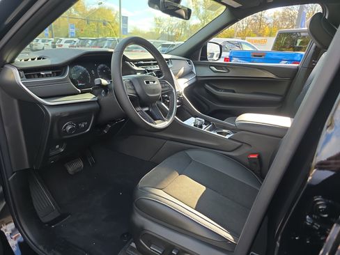 New 2025 Jeep Grand Cherokee Altitude w/ Trailer Tow Package image 3