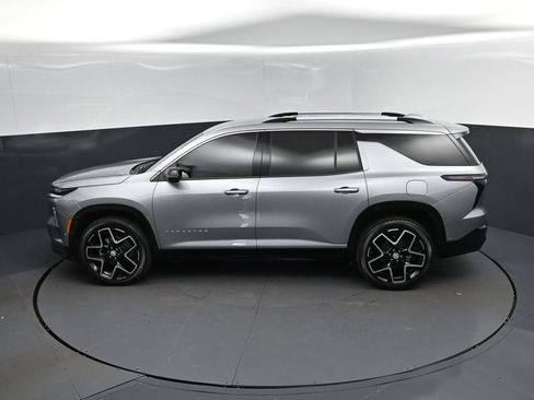 Used 2025 Chevrolet Traverse High Country w/ LPO, Floor Liner Package FWD image 31