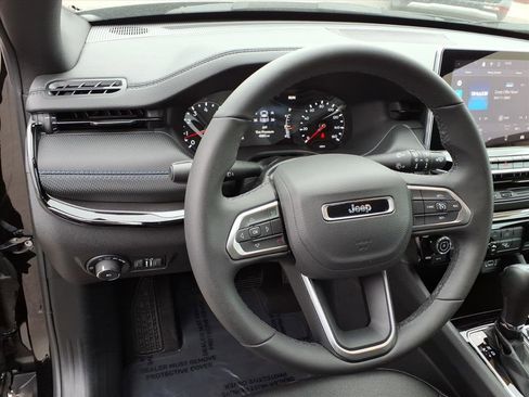 Used 2025 Jeep Compass Latitude w/ Altitude Special Edition image 16