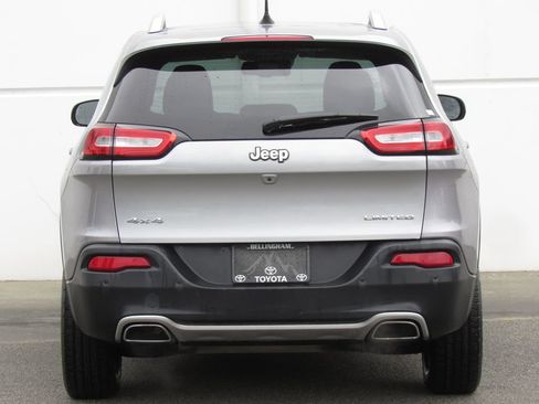 Used 2017 Jeep Cherokee Limited w/ Luxury Group AWD/4WD image 7