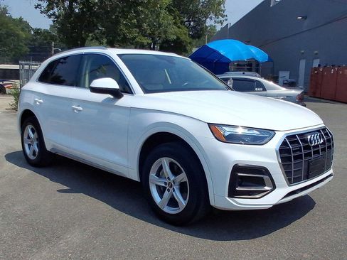 Used 2023 Audi Q5 2.0T Premium w/ Convenience Package AWD/4WD image 2