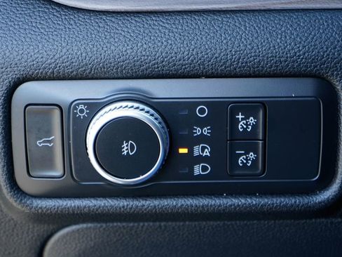 Used 2020 Ford Explorer Limited image 22