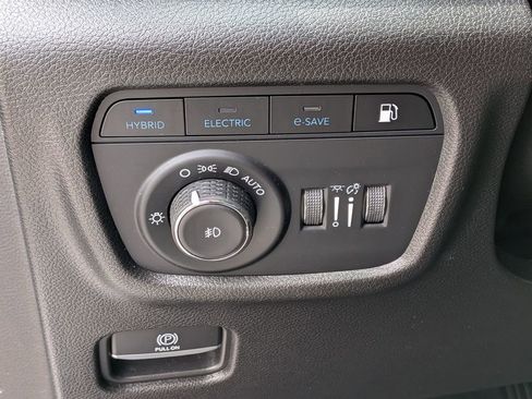 Used 2023 Jeep Grand Cherokee 4WD 4xe image 16