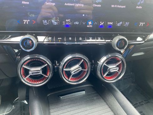 Used 2025 Chevrolet Blazer EV RS AWD/4WD image 17