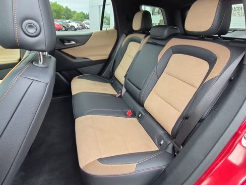 Used 2025 Chevrolet Equinox ACTIV w/ Safety and Technology Package FWD image 7