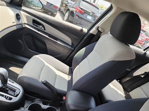 Used 2016 Chevrolet Cruze LS image 15