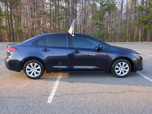 Used 2023 Toyota Corolla LE image 3