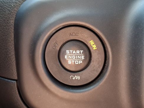 Used 2019 Jeep Wrangler Unlimited Sport S AWD/4WD image 25