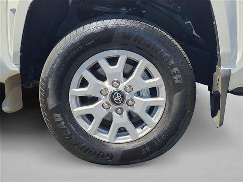 Certified 2026 Toyota Tacoma SR5 AWD/4WD image 21