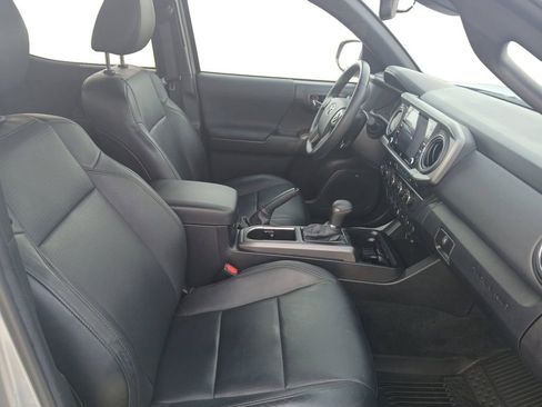 Used 2022 Toyota Tacoma TRD Off-Road w/ TRD Premium Off Road Package image 16