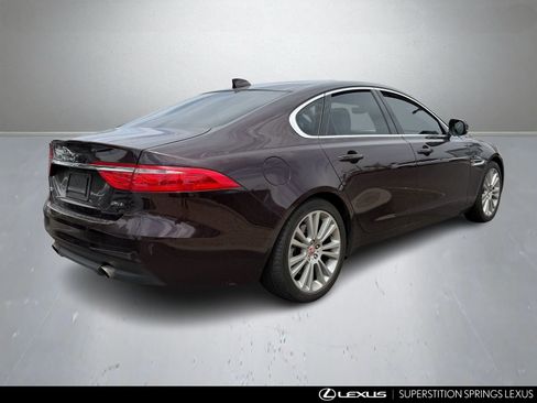 Used 2020 Jaguar XF Prestige image 3