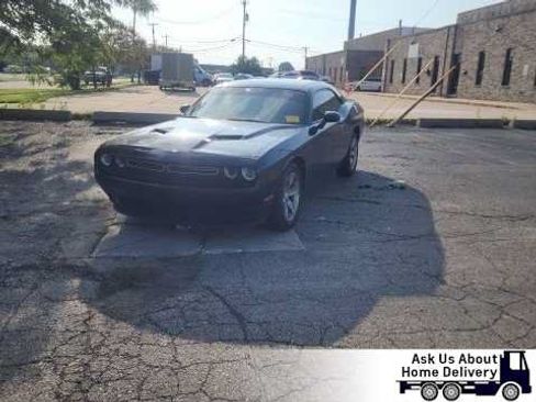Used 2018 Dodge Challenger SXT RWD image 1