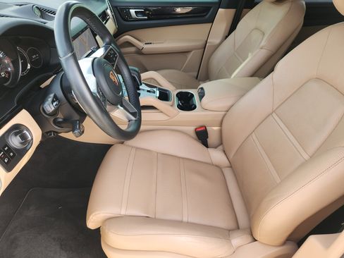 Used 2019 Porsche Cayenne image 16