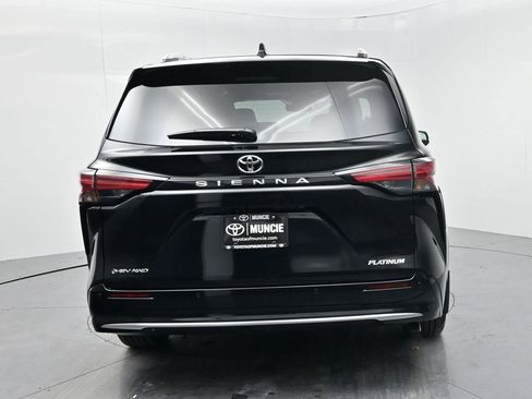 New 2026 Toyota Sienna Platinum image 7