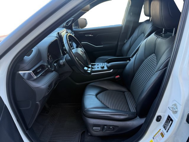 Used 2021 Toyota Highlander XSE AWD/4WD image 10