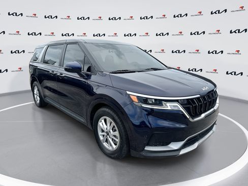 Used 2024 Kia Carnival LX FWD image 1
