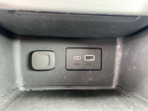 Used 2023 GMC Acadia SLE w/ Driver Convenience Package image 9