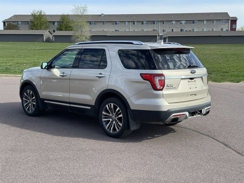 Used 2017 Ford Explorer Platinum AWD/4WD image 6