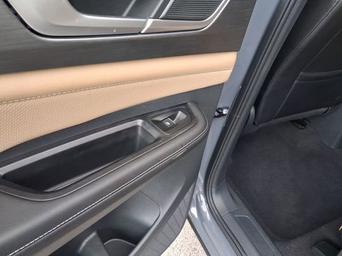 Used 2024 Volkswagen Atlas Cross Sport SE w/ Panoramic Sunroof Package FWD image 12